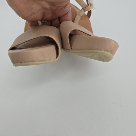 L'Amour des Pieds Idelle T-Strap Wedge beige Sandal 7.5 - Picture 8 of 11